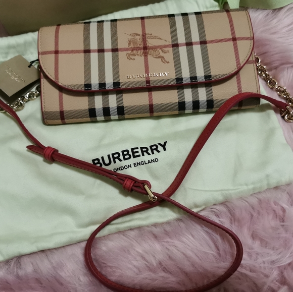 Burberry Wallet on Chain - Picture 2 of 3